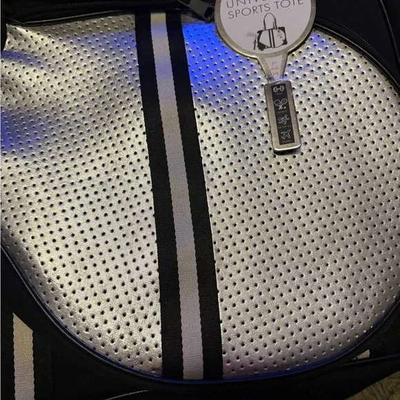 NEW w tags -L&W Tennis/pickleball X-Body Stylish Tote - Picture 2 of 10